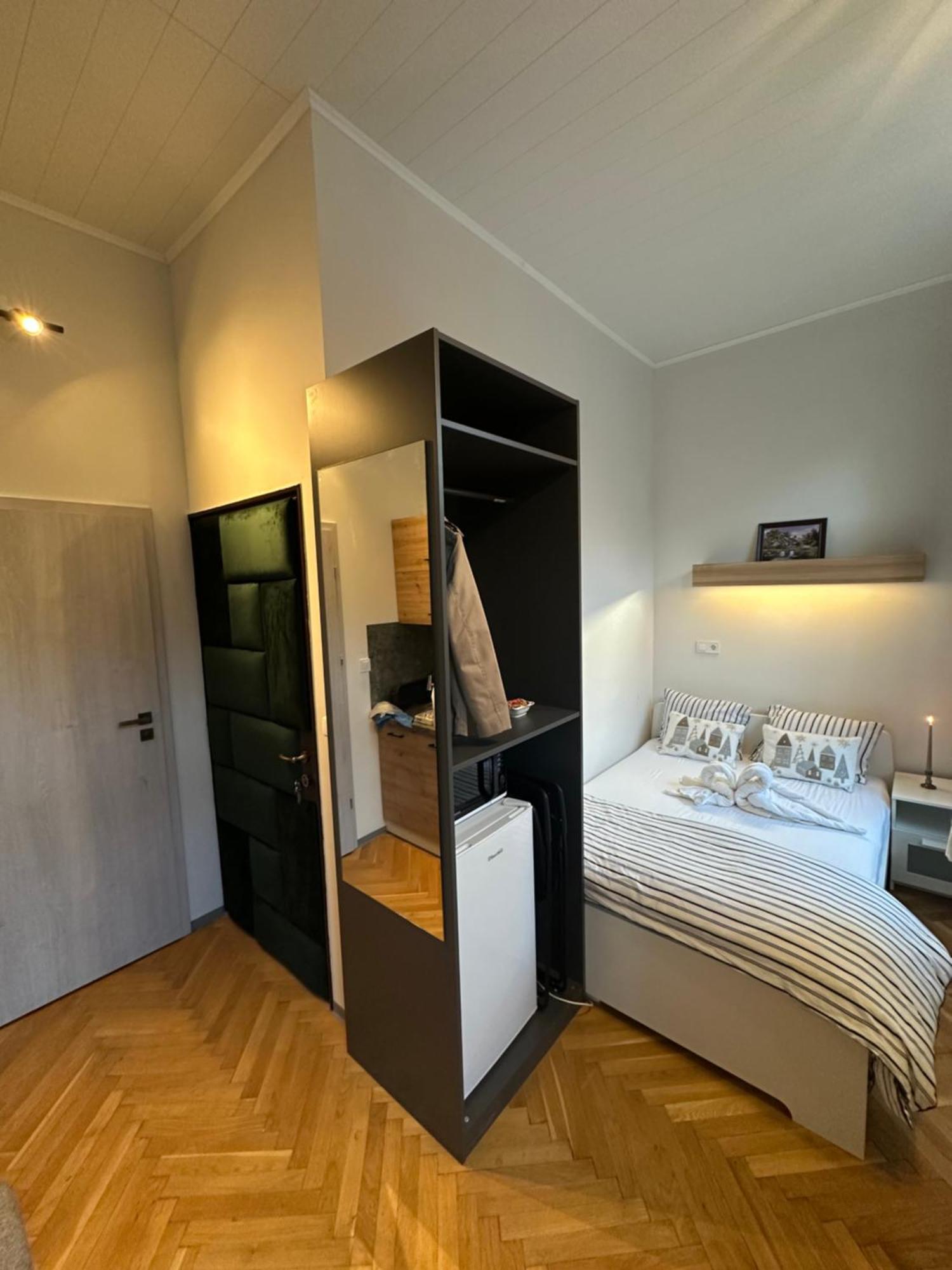 Saffron Center Close To Newyork Cafe Apartman *